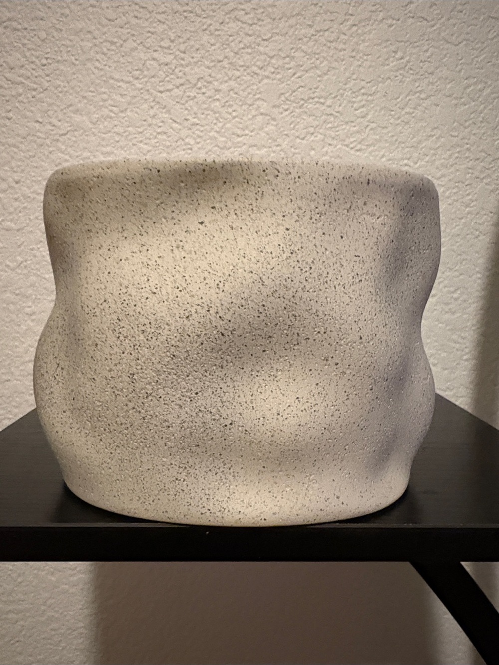 Better Homes And Gardens Speckled Cream Sculptural Plastic Planter 4 inch